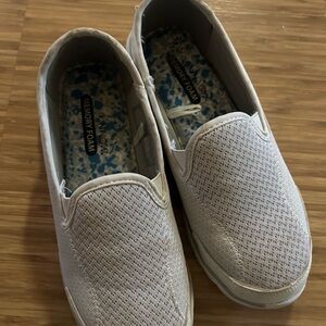 Danskin Now Memory Foam Sneakers Women’s size 6